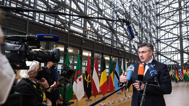 It is key to pursue dialogue on Ukraine crisis